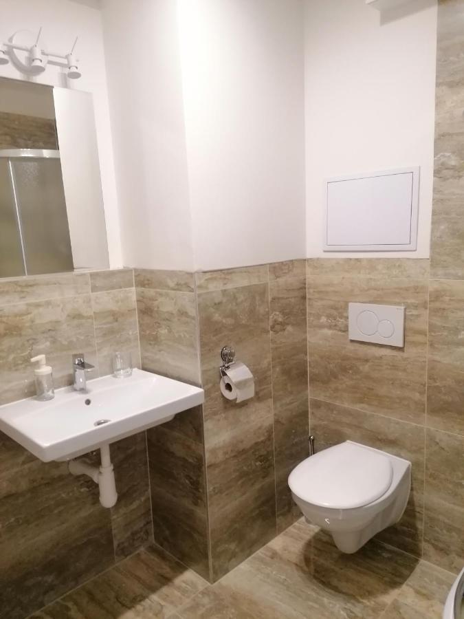 פראג Brand New Studio Apartment # 45 With Free Parking In The City Center מראה חיצוני תמונה
